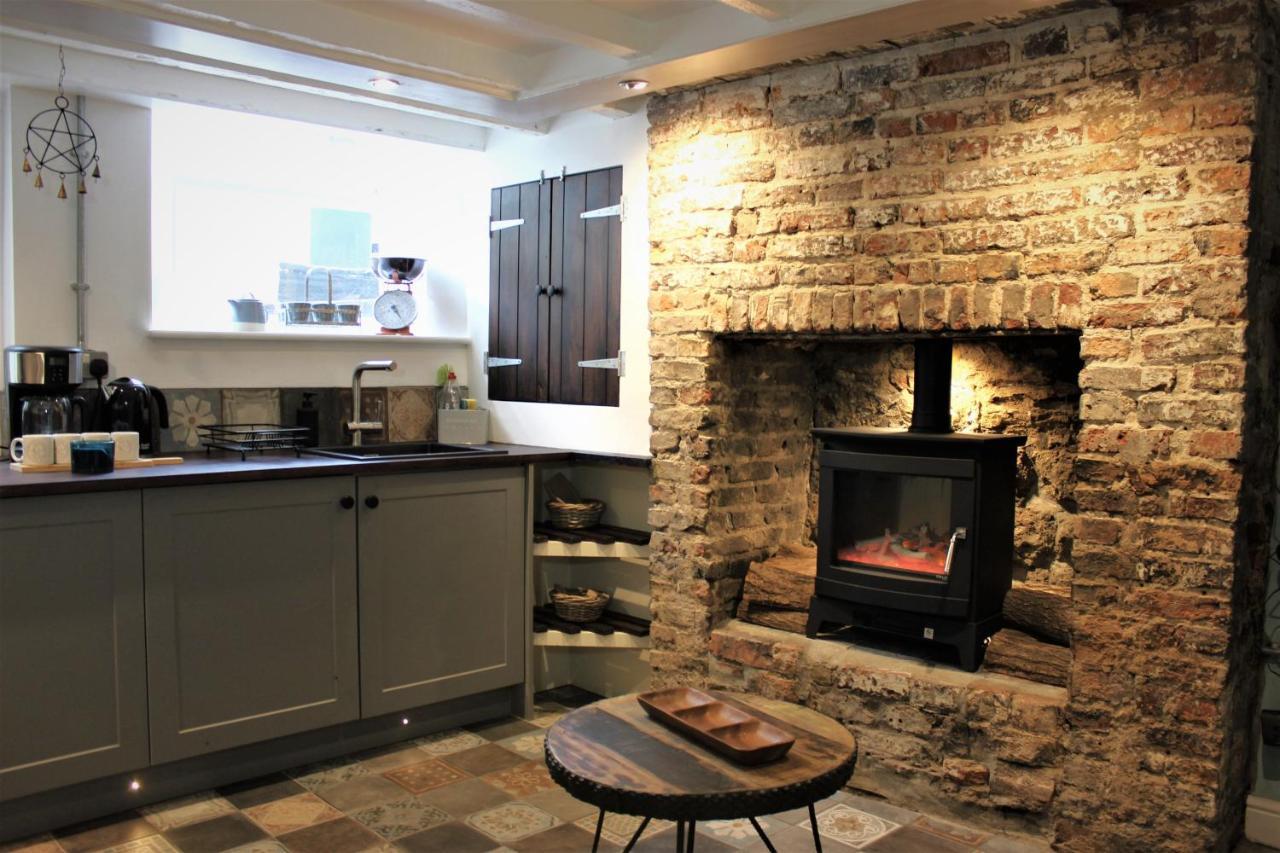 Boutique Fisherman'S Grade II Listed Cottage 斯卡伯勒 外观 照片